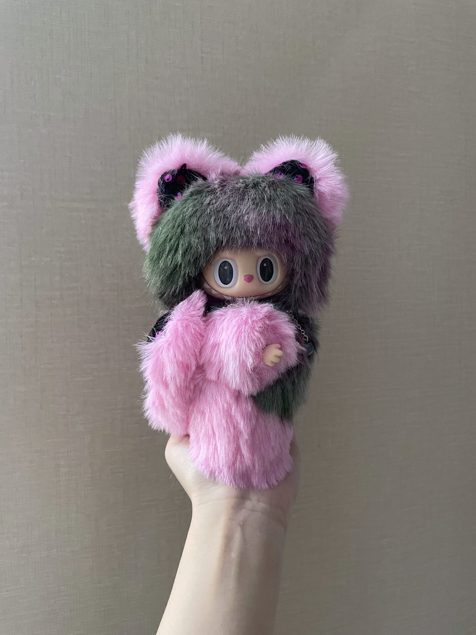 18cm Handmade Custom Pink green with Glitter Magnetic Heart Labubu vinyl plush pendant - Image 2