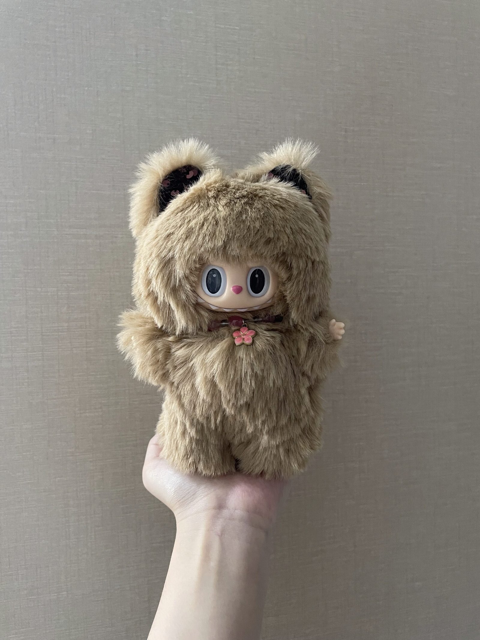 18cm Handmade Custom Light brown with Glitter Magnetic Heart Labubu vinyl plush pendant