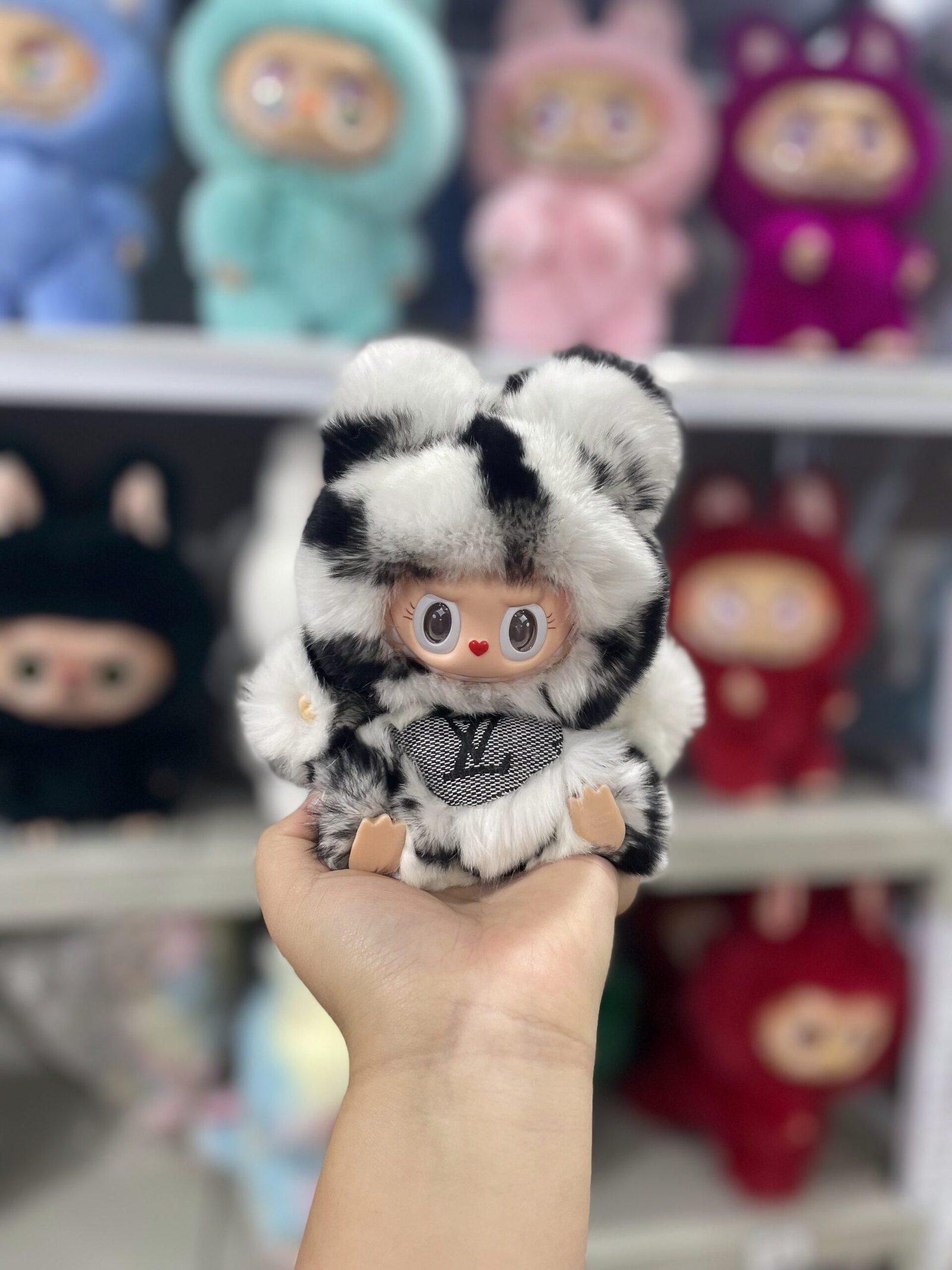 18cm Handmade real fur designer sitting bunny with magnetic heart Labubu vinyl plush pendant (all the colors) - Image 2