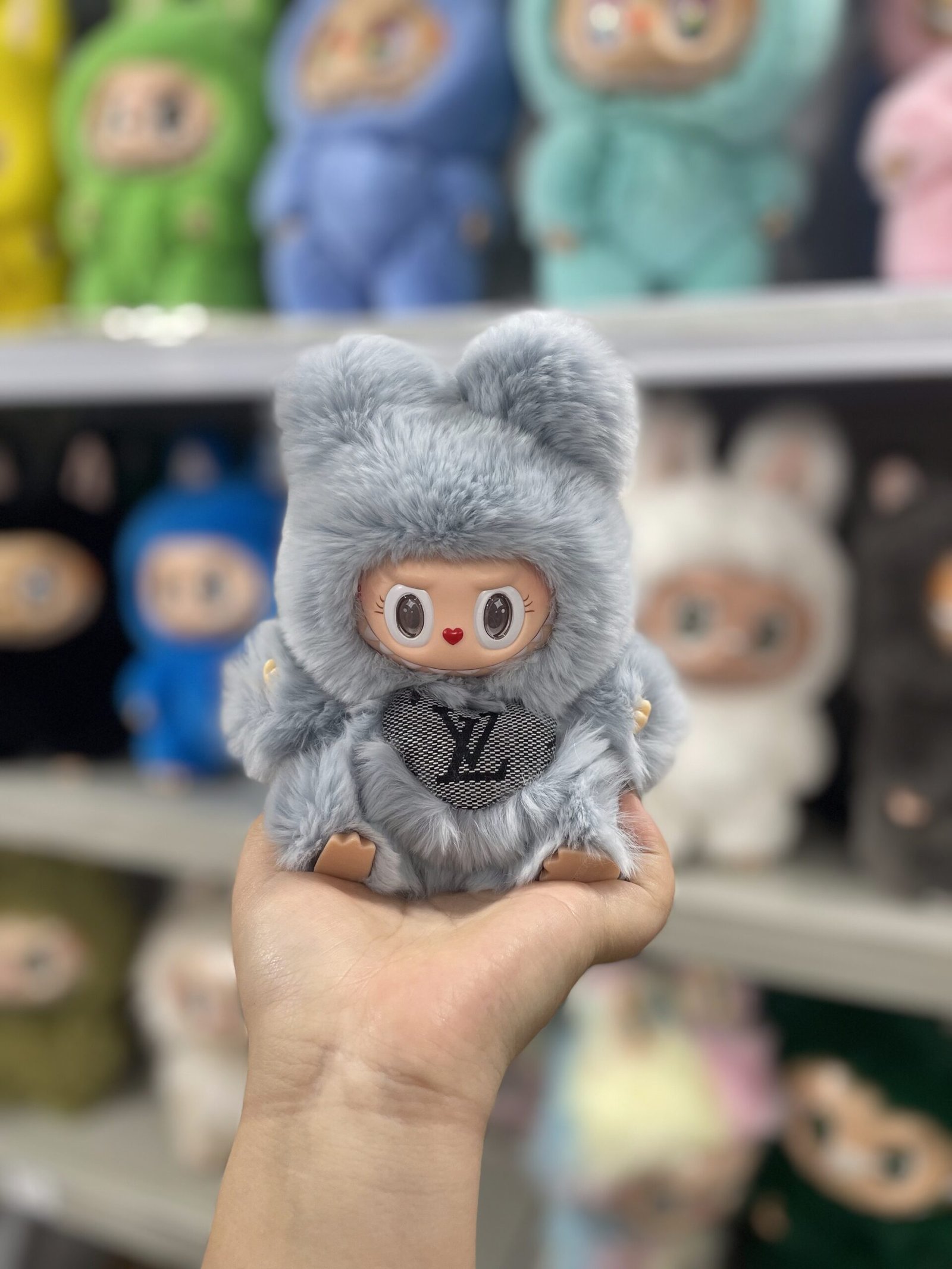 18cm Handmade real fur designer sitting bunny with magnetic heart Labubu vinyl plush pendant (all the colors) - Image 3